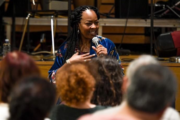 06-02-19 GENTE Y CULTURA. AUDITORIO ALFREDO KRAUS. LAS PALMAS DE GRAN CANARIA. Clase magistral de Quiana Lynell. Clase magistral a cargo de Quiana Lynell, cantante de jazz que acude al Rincón del Jazz con la Perinké Big Band.    Fotos: Juan Castro.  | 06/02/2020 | Fotógrafo: Juan Carlos Castro