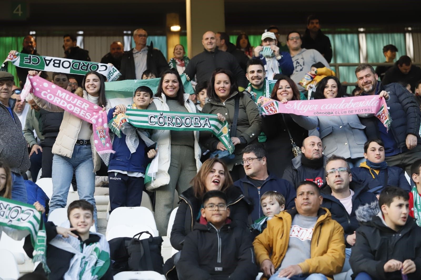 La afición blanquiverde en El Arcángel en el Córdoba CF- Real Madrid Castilla