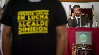Agentes de la Policía Local de La Laguna irrumpen por segunda vez en el salón de plenos por las horas extras