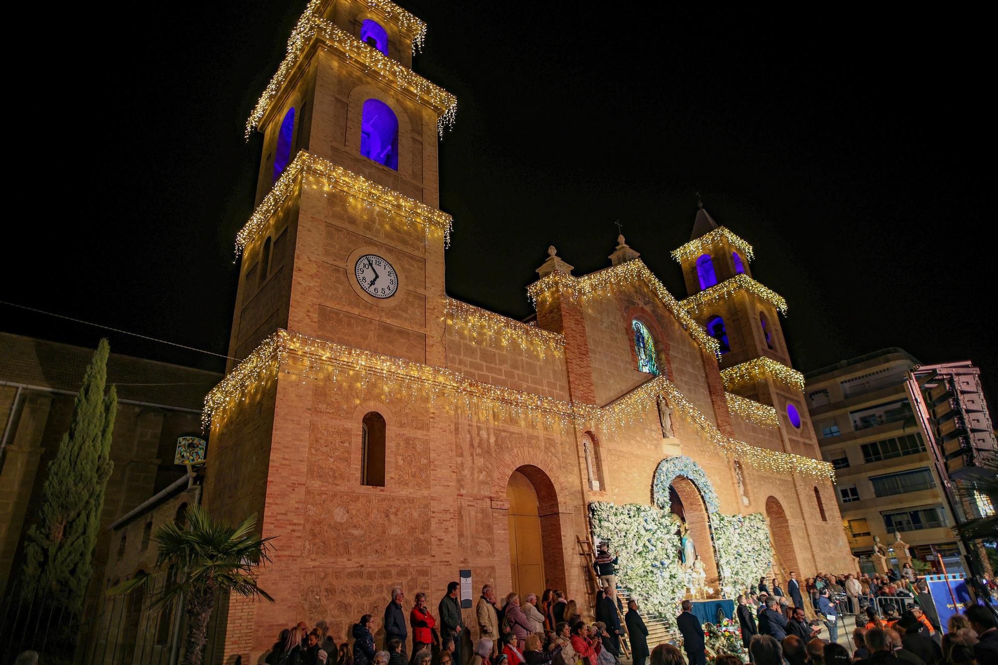 Inauguración del Belén Municipal e iluminación navideña en Torrevieja