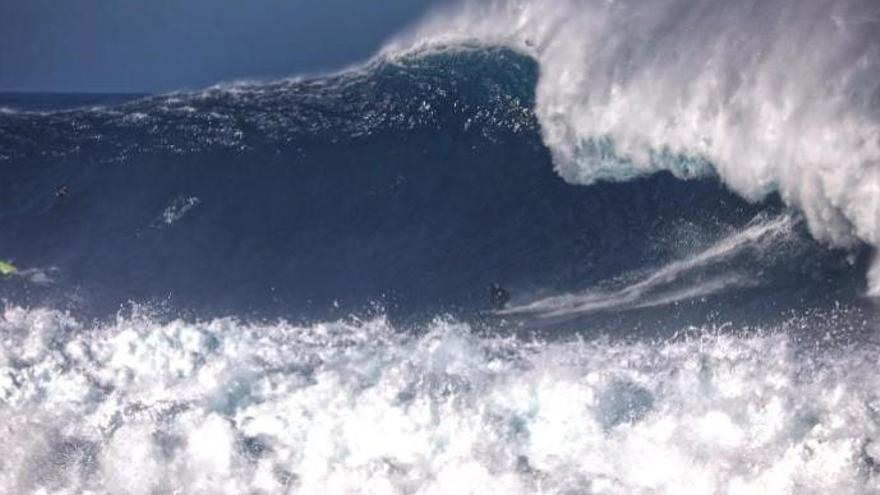 La imagen de una hazaña del surf en Lanzarote.