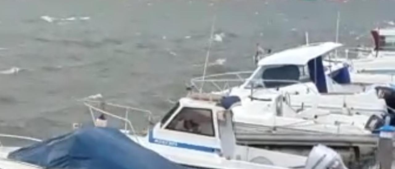 Barcos en el puerto de La Arena en una invernada