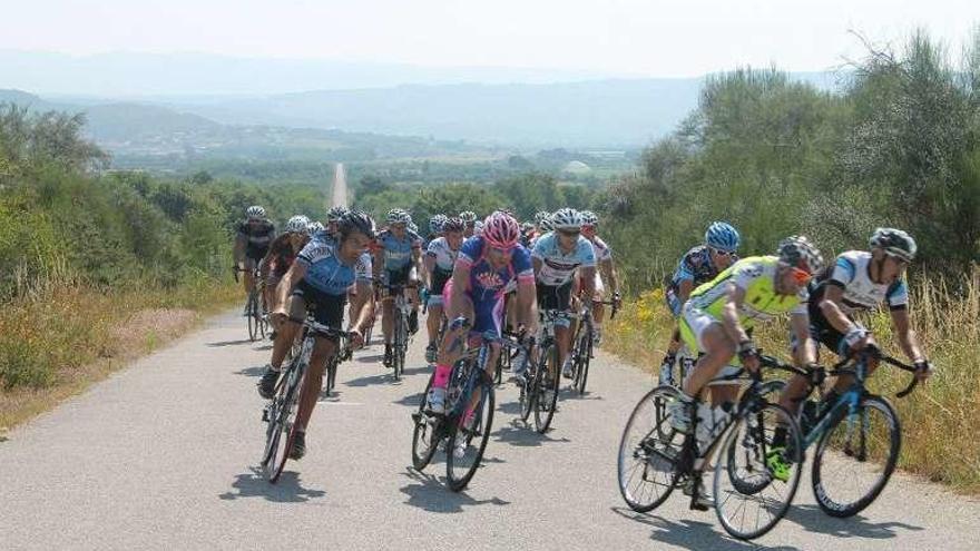 Una de las últimas pruebas ciclistas en Ourense. // Jesús Regal