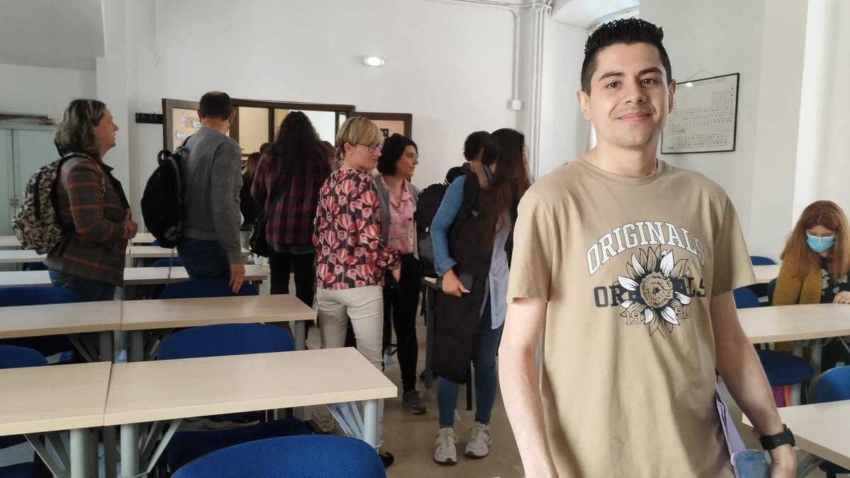 Luis Ángel Díaz tras la charla en el Centro de Educación de Adultos de Oviedo.