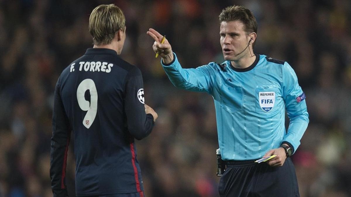 Fernando Torres, tras ser expulsado ante el Barça