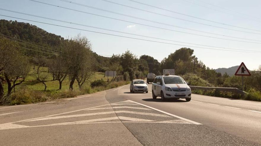 El lugar donde el coche del fallecido se salió de la vía, en la carretera de Calvià.