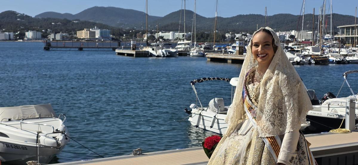El viaje de Carmen y la corte a Ibiza por el 25 aniversario de La Nostra Falla de Portmany El viaje de Carmen y la corte a Ibiza por el 25 aniversario de La Nostra Falla de Portmany