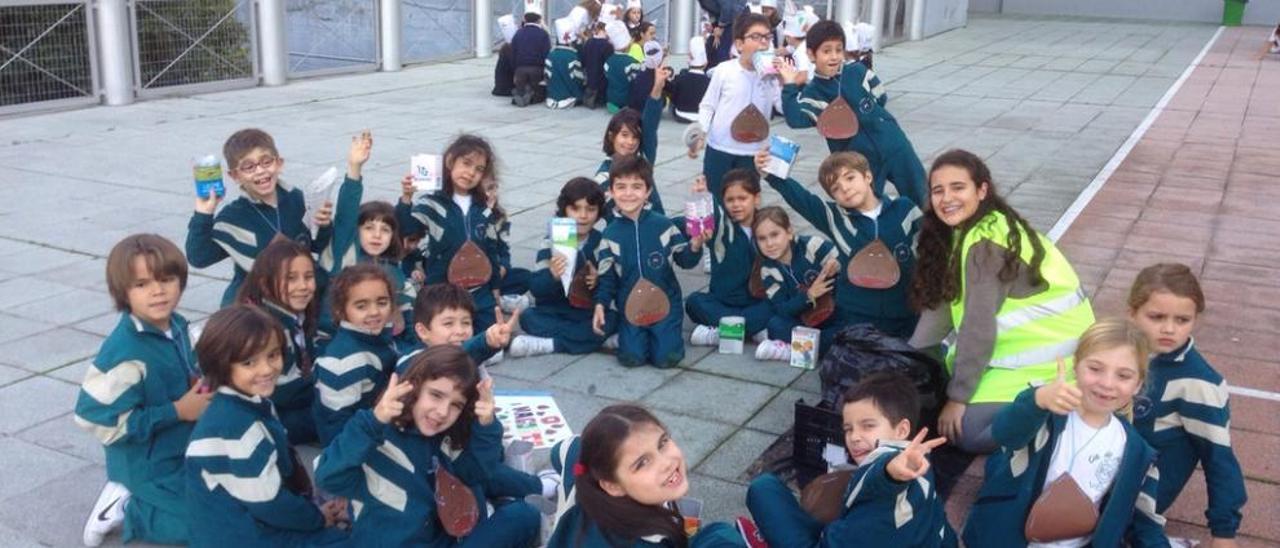 Celebración del magosto en el patio del colegio.