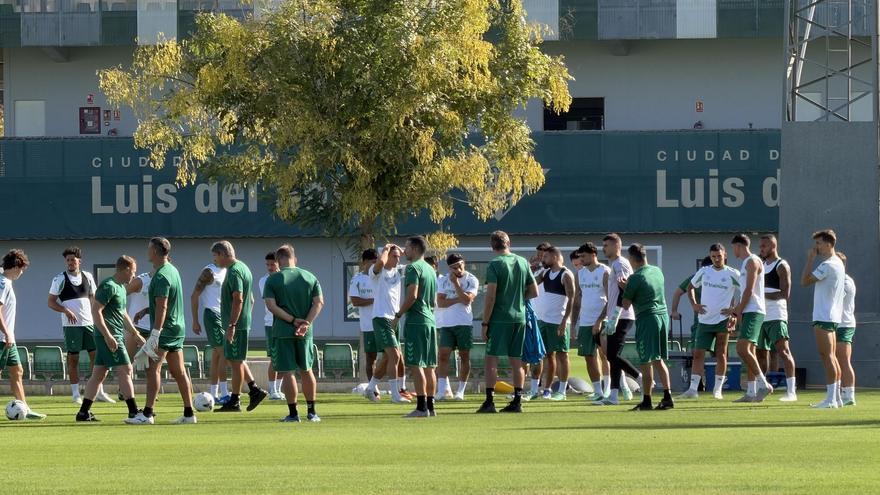 Vídeo | Junior Firpo, única baja del Betis para recibir al Barcelona