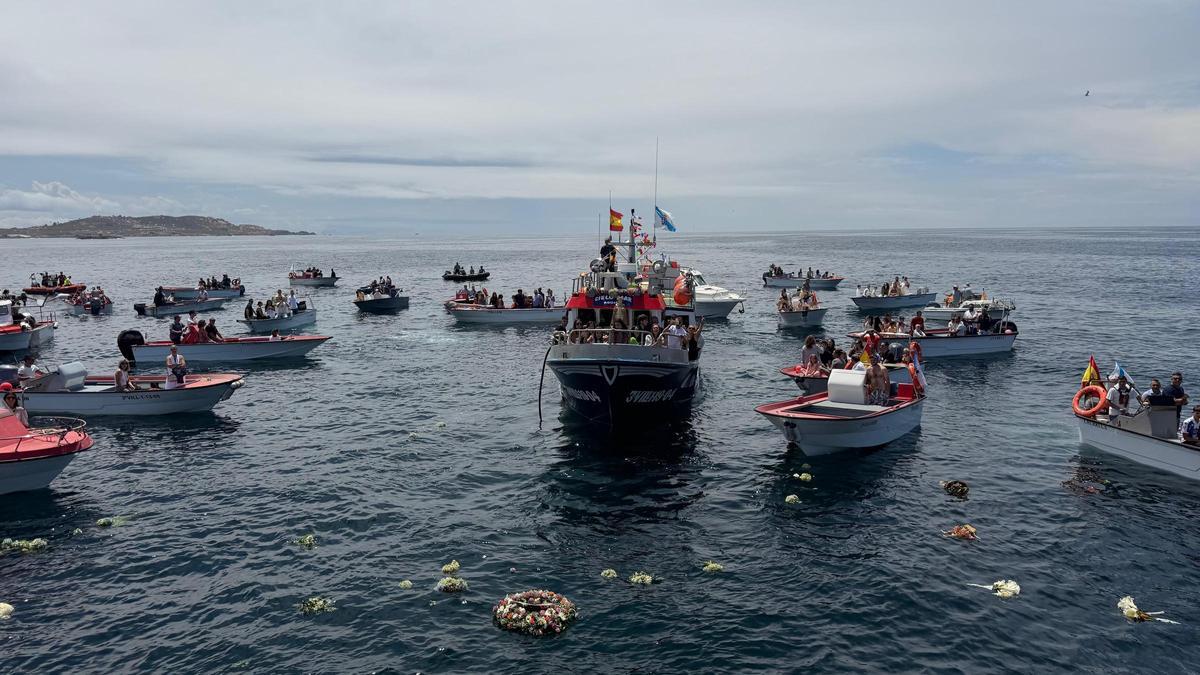 Embarcacións participantes na procesión marítima de Aguiño.