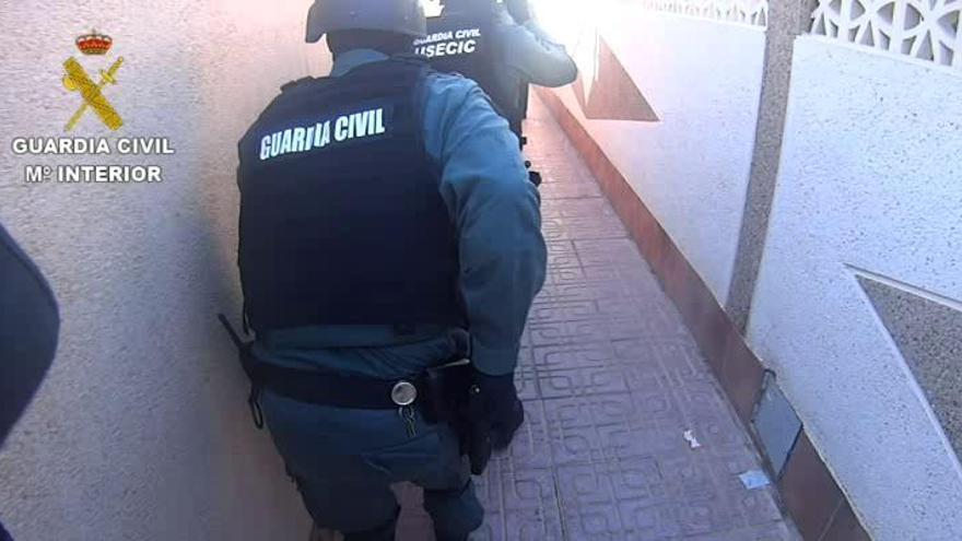 La Guardia Civil despliega a 30 agentes en Torrevieja para apresar a un fugitivo belga