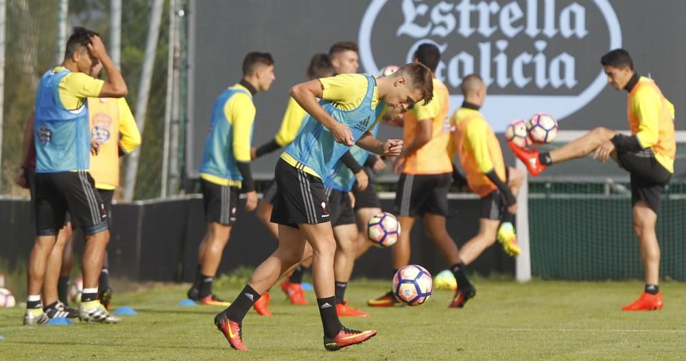 Los jugadores se ponen a las órdenes de Eduardo Berizzo para preparar a puerta cerrada el choque en Cornellá contra el conjunto perico. Orellana trabajó en el campo al margen de sus compañeros.