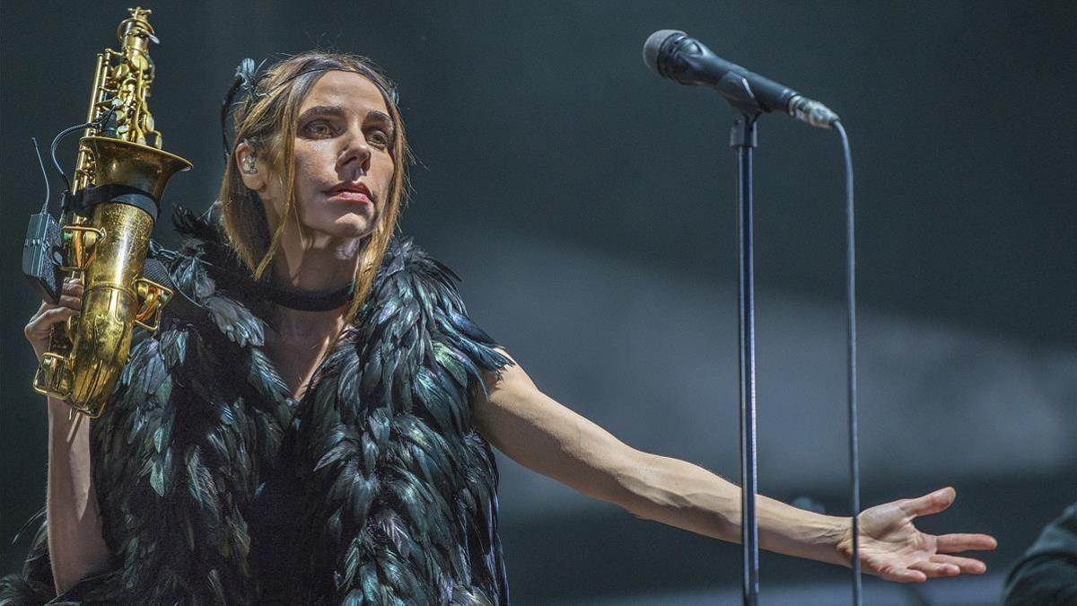 PJ Harvey, durante su concierto en el Poble Espanyol de Barcelona.