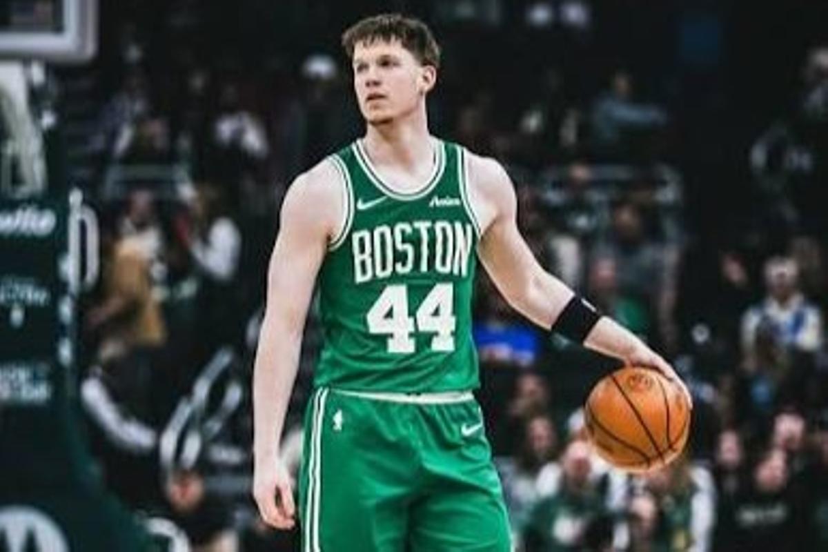Max Shulga pasó por los Celtics con un contrato dual.