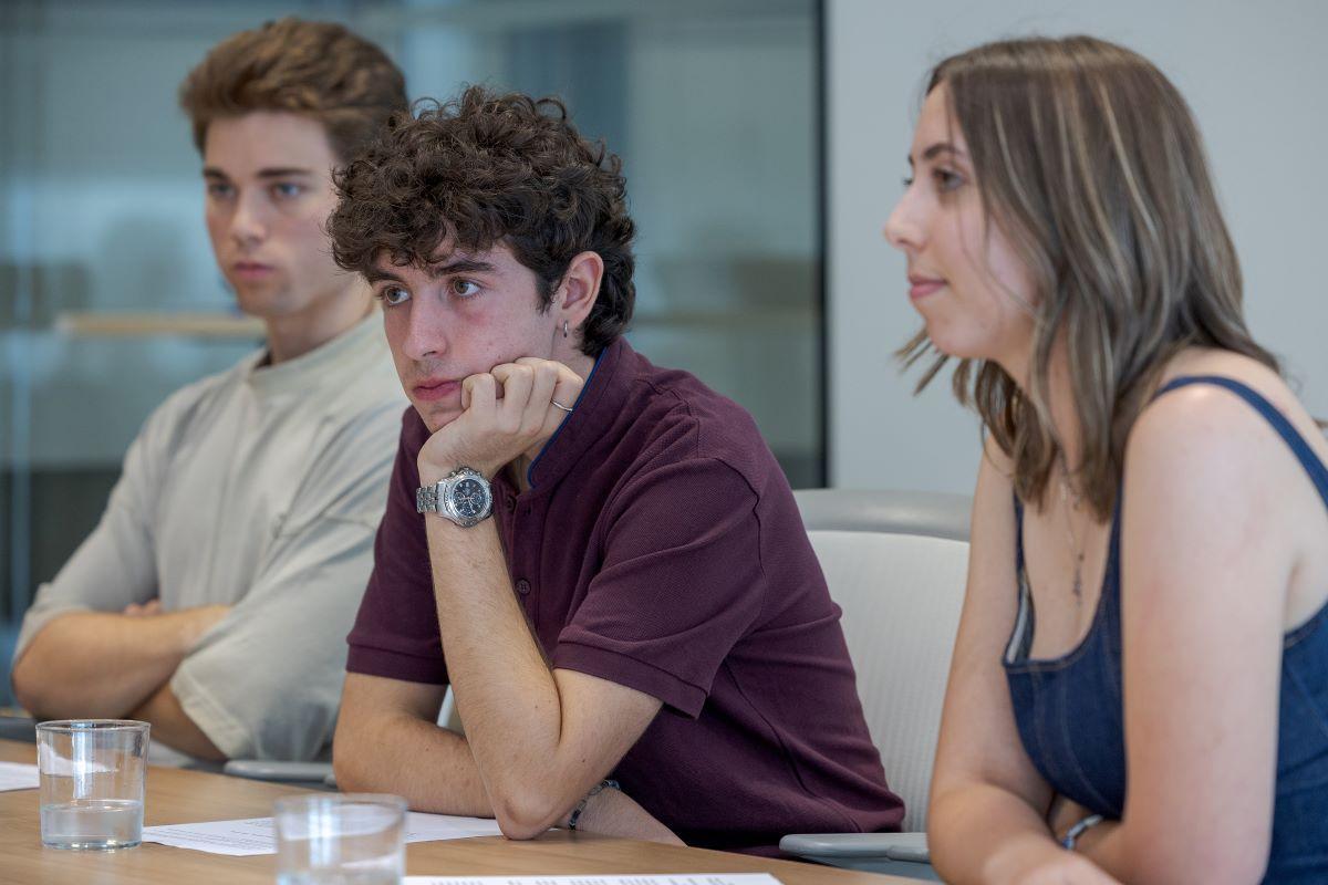 Alumnes becats a la segona edició de les Beques Joves Talents de Veolia, al curs 2025 26.