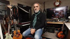 Teo Cardalda en su estudio de Gondomar.