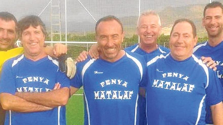 Muere un hombre de 54 años mientras jugaba al fútbol con su peña en Valencia