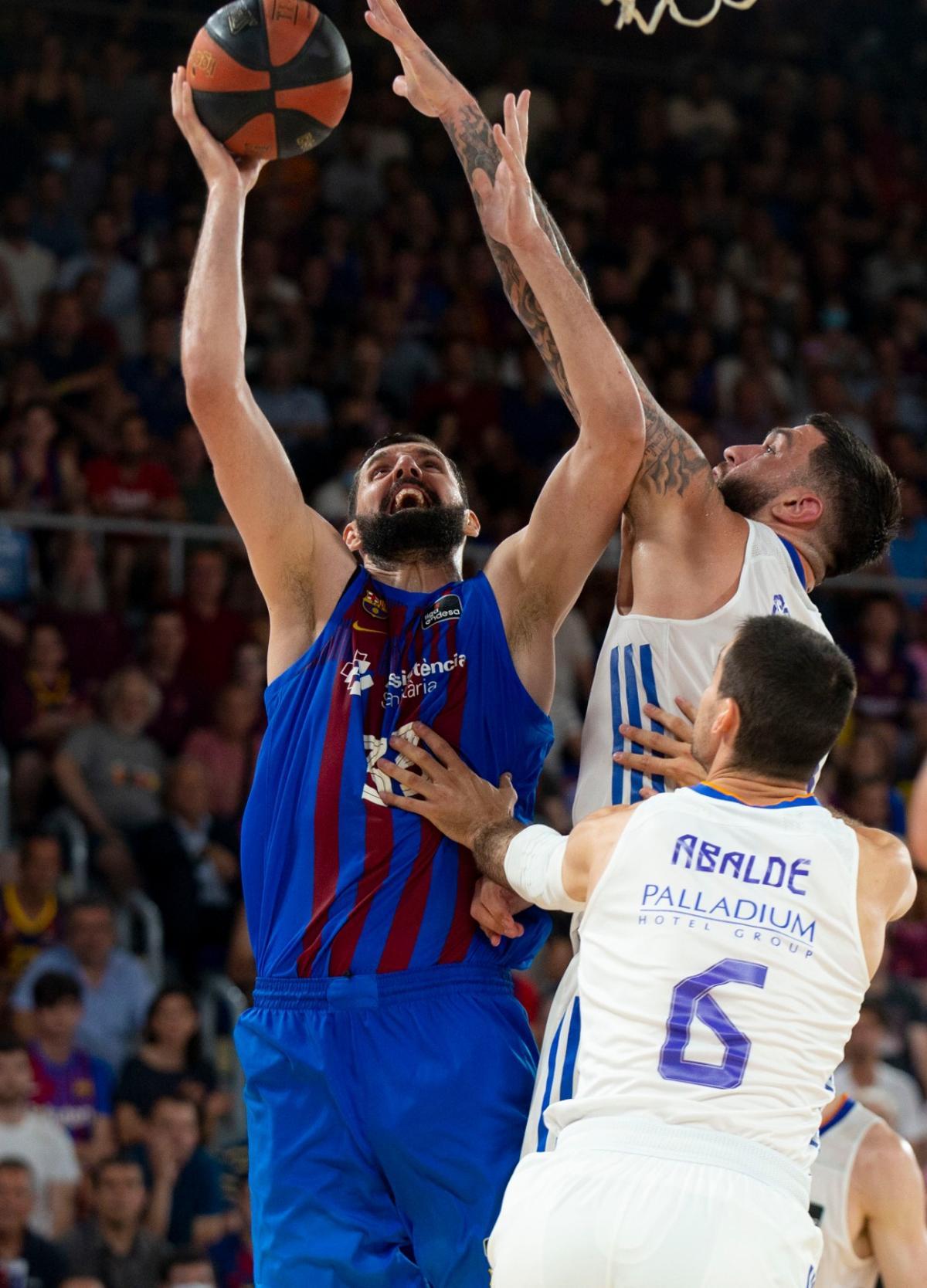¡Locura total en el Palau! Así fue el sufrido triunfo del Barça para igualar la final ¡Locura total en el Palau! Así fue el sufrido triunfo del Barça para igualar la final
