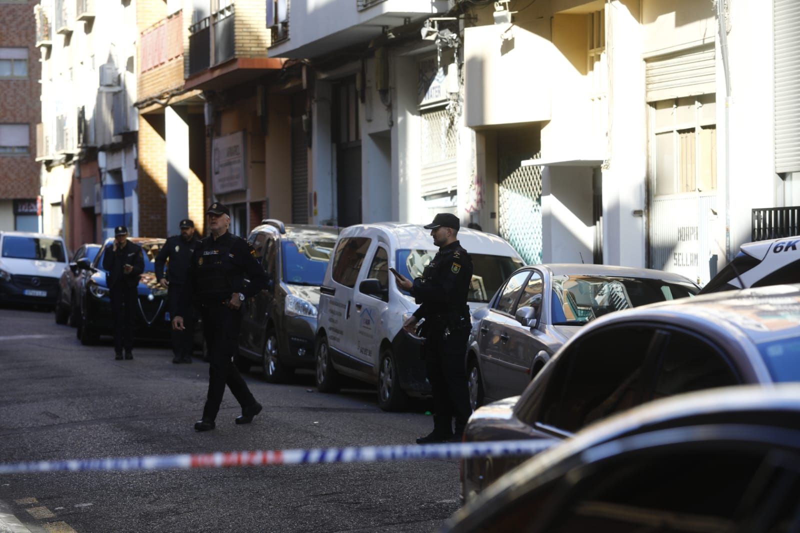 En imágenes | La Policía investiga un asesinato machista en Zaragoza