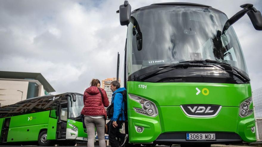 Titsa receives the first rental buses for long-distance lines