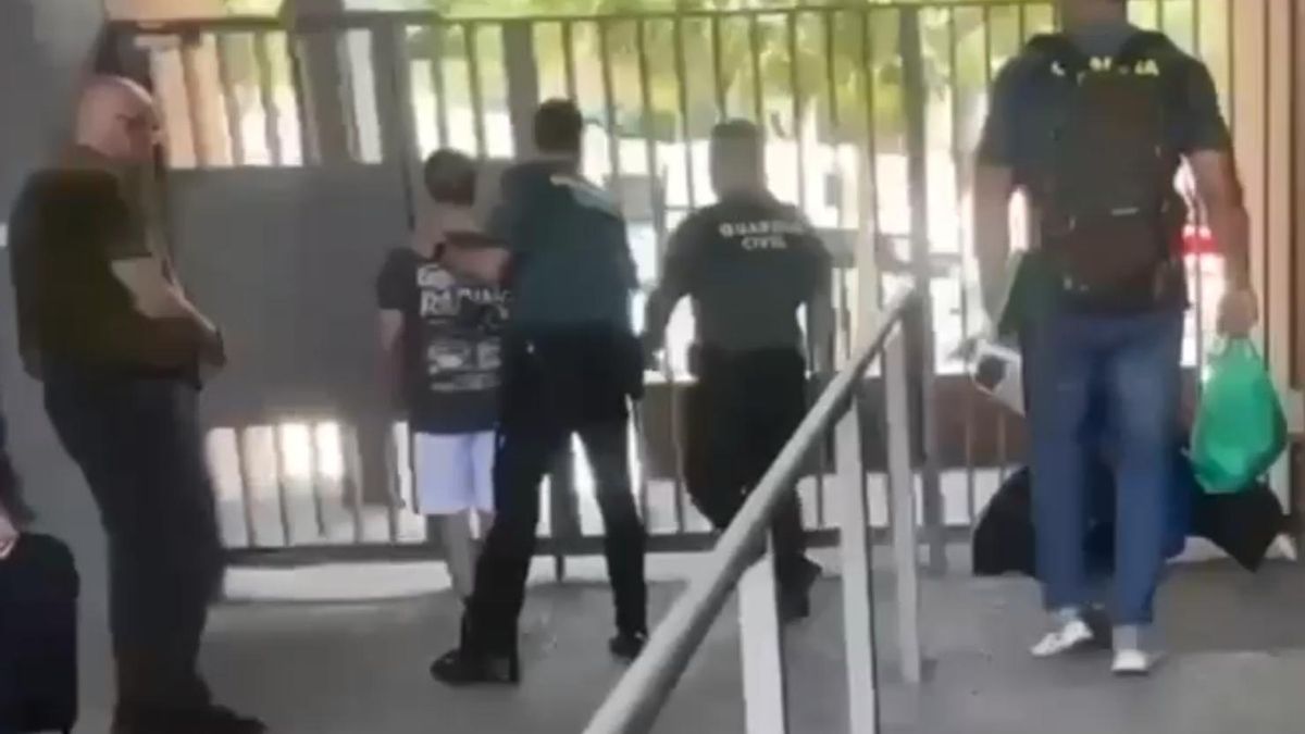 Detención por la Guardia Civil en Mataró de uno de los instigadores de los ataques a inmigrantes en Torre Pacheco
