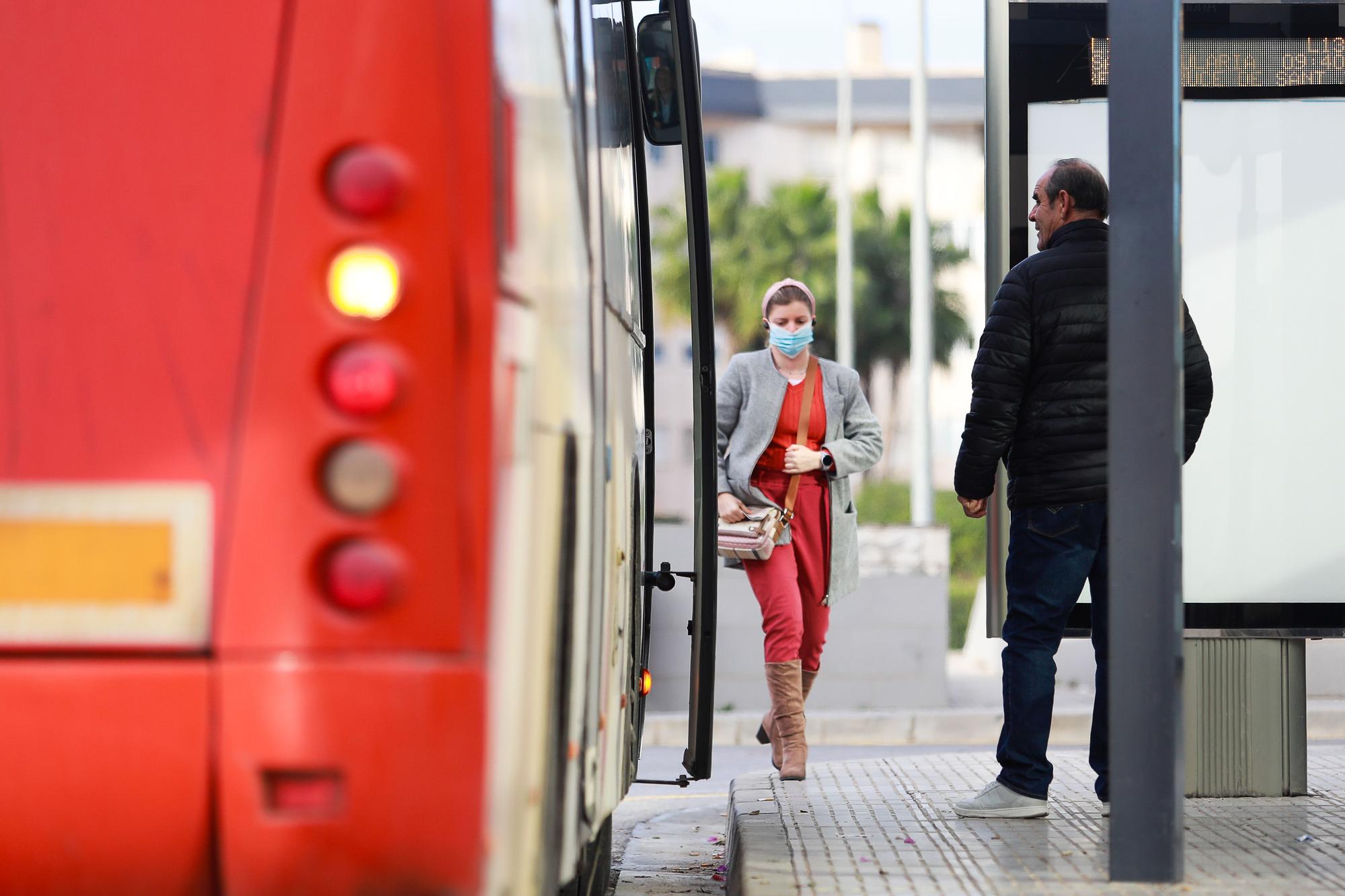 Así ha sido el primer día sin mascarilla en el transporte público en Ibiza