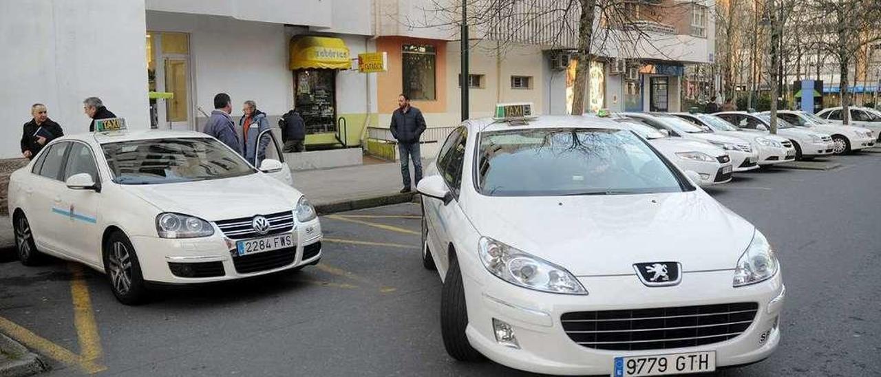 Una parada de taxis en Campolongo.  // Rafa Vázquez