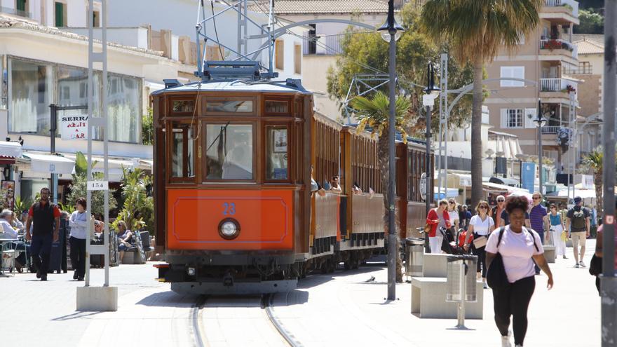 Sonne, Tram, Eis essen: So genießen die Mallorca-Urlauber die Stimmung in Port de Sóller