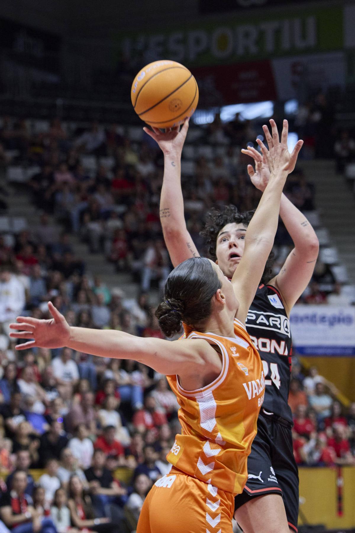 Les imatges del partit de tornada de la semifinal del play-off entre l'Spar Girona i el València