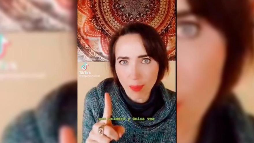 El nuevo drama de la madre vegana que no disfrazó a su niña de pescadora: &quot;el asqueroso sándwich de paté&quot;