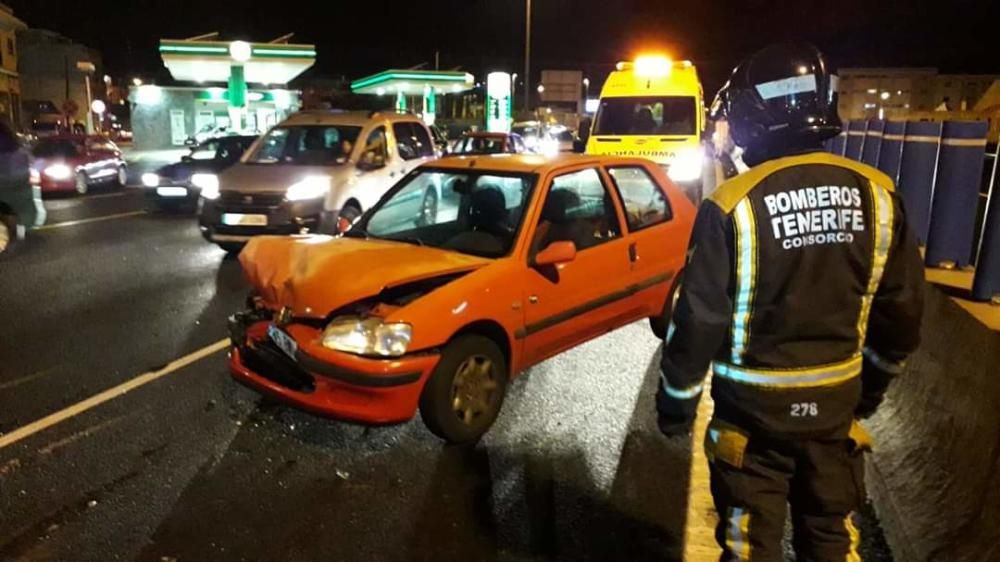 Una colisión frontal en Tenerife se salda con tres heridos graves