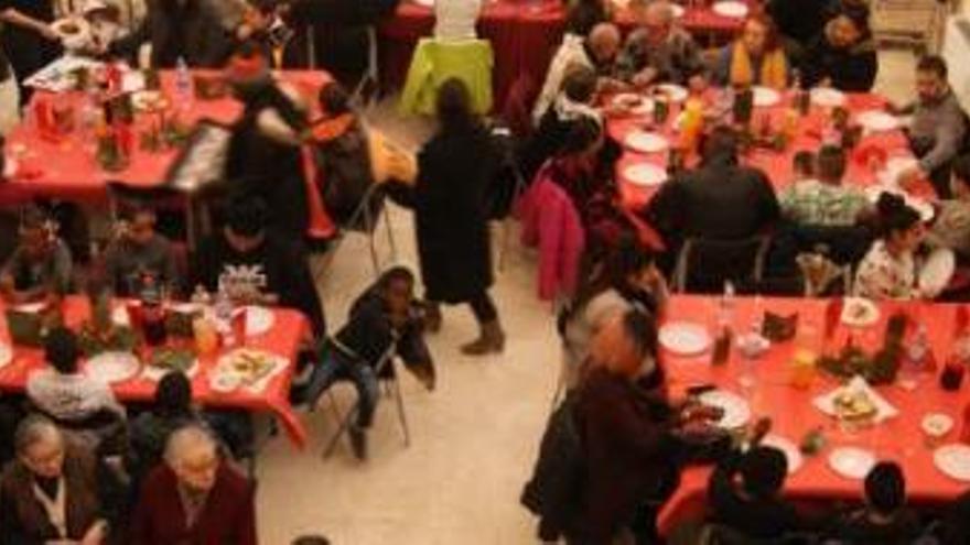 Un moment del dinar de la Comunitat de Sant Egidi, a Manresa