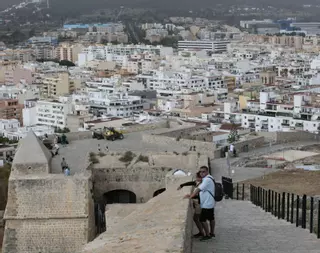 PP y Vox aprueban la ley que habilita a Ibiza, salvo Sant Joan, a edificar bloques de vivienda en rústico