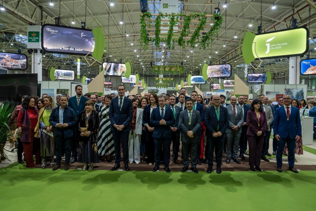 Autoridades durante la inauguración de la muestra celebrada en el Palacio de Ferias y Congresos de Jaén.