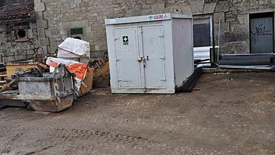 Uno de los mÃ³dulos de la obra del AVE cerrado en la estaciÃ³n de Requejo.