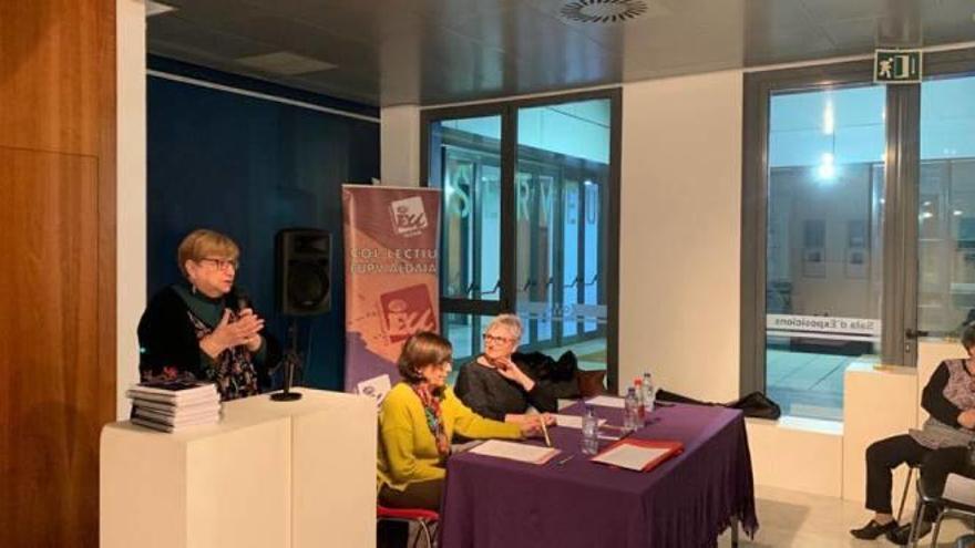 Presentación del libro en el Matilde Salvador.