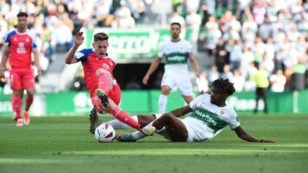 Resumen, goles y highlights del Elche 2 - 2 Espanyol de la jornada 37 de LaLiga Hypermotion