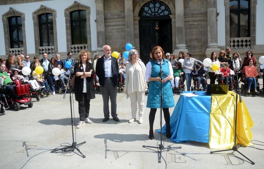 Globos para pedir integración en Pontevedra