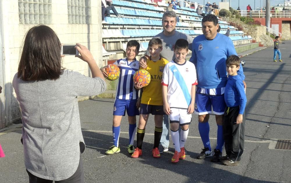 Veteranos del Dépor refuerzan un derbi de peñistas