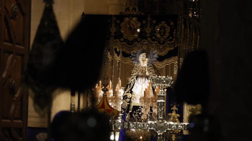 El Santo Entierro conmueve a Alicante en el Viernes Santo