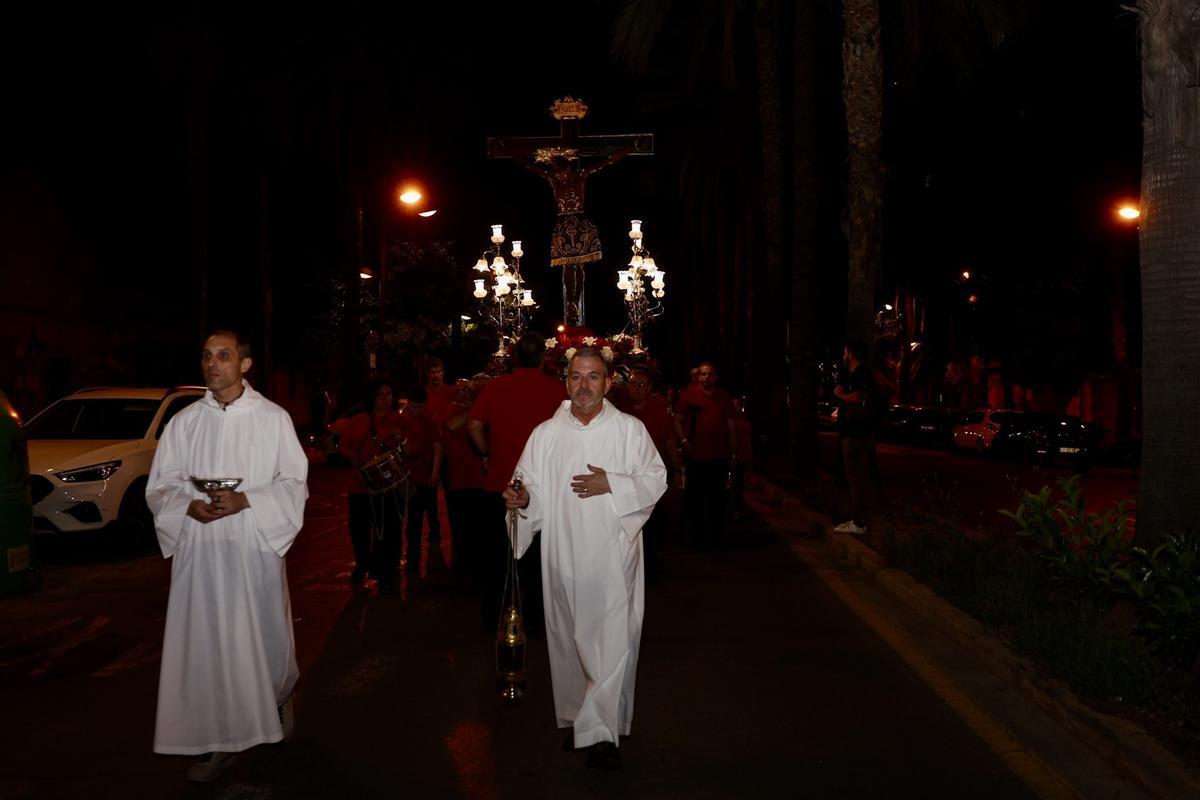 El Cristo de la Fe desfila por Saïdía acompañado por Carmen Prades y la corte mayor