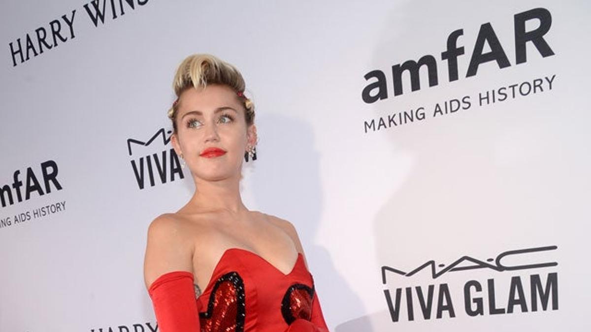 Miley Cyrus en la gala inspirational de amFAR en Nueva York