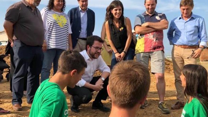 Pere Aragonès i Marta Vilalta visiten l&#039;excavació arqueològica de Vilobí d&#039;Onyar.