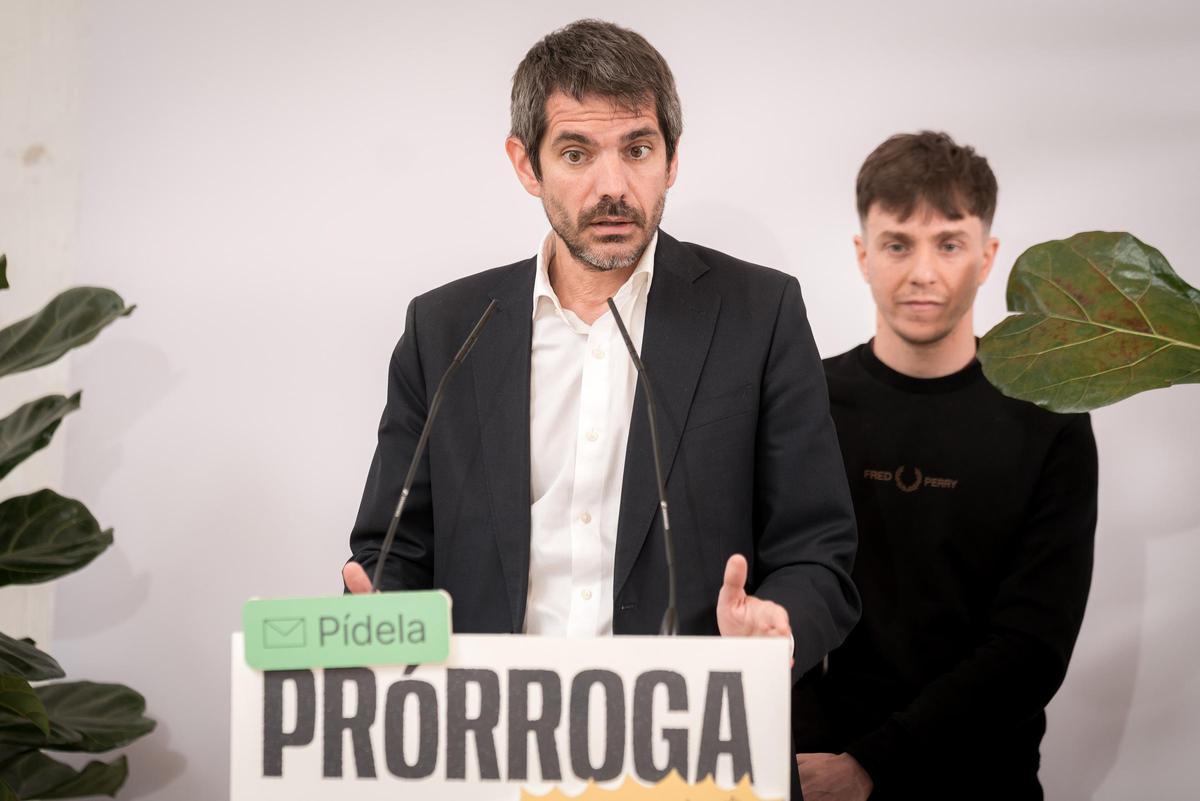 El ministro de Cultura, Ernest Urtasun, y el portavoz adjunto de Más Madrid en el Ayuntamiento de Madrid, Eduardo Rubiño, este lunes en rueda de prensa conjunta en Madrid.