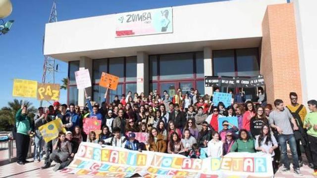 Los estudiantes del IES de San Fulgencio, ayer.