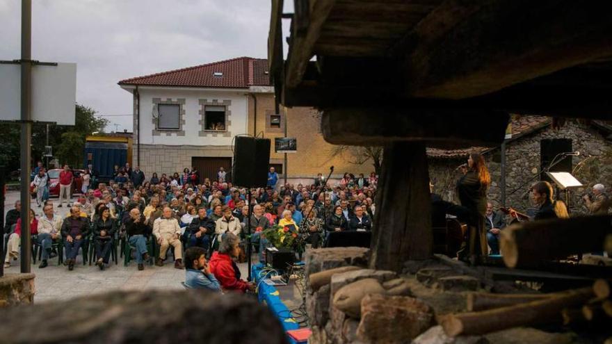 Trescientas personas vibran con la noche de fado en Bueño