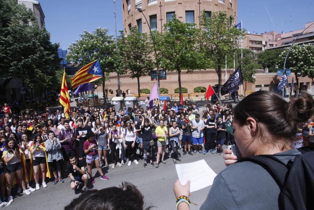 Manifestació d''estudiants universitaris a Girona