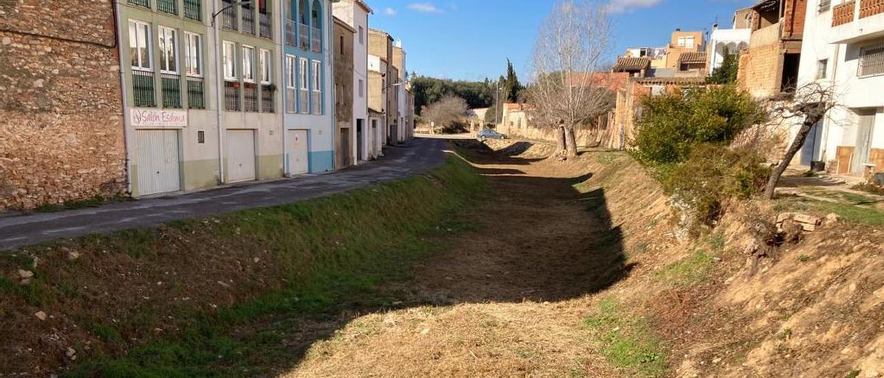 La Conselleria ha licitado el proyecto de canalización del barranco de Torrent de Benlloc, para evitar inundaciones en las viviendas situadas en los dos márgenes del barranco que provocan las avenidas de agua en época de fuertes lluvias.