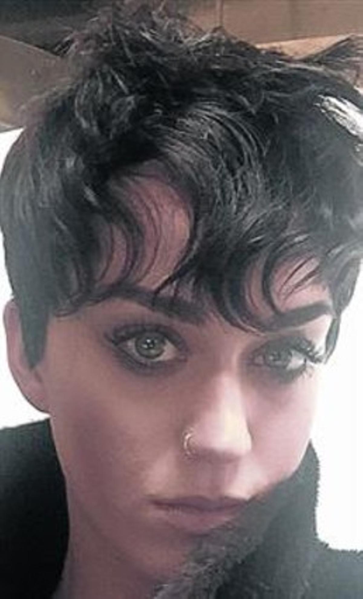 Katy Perry es talla la melena_MEDIA_1 Katy Perry es talla la melena_MEDIA_1