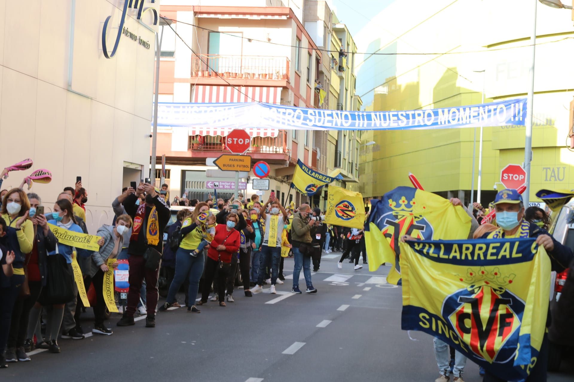 La 'marea grogueta' lleva en volandas al Villarreal hasta La Cerámica